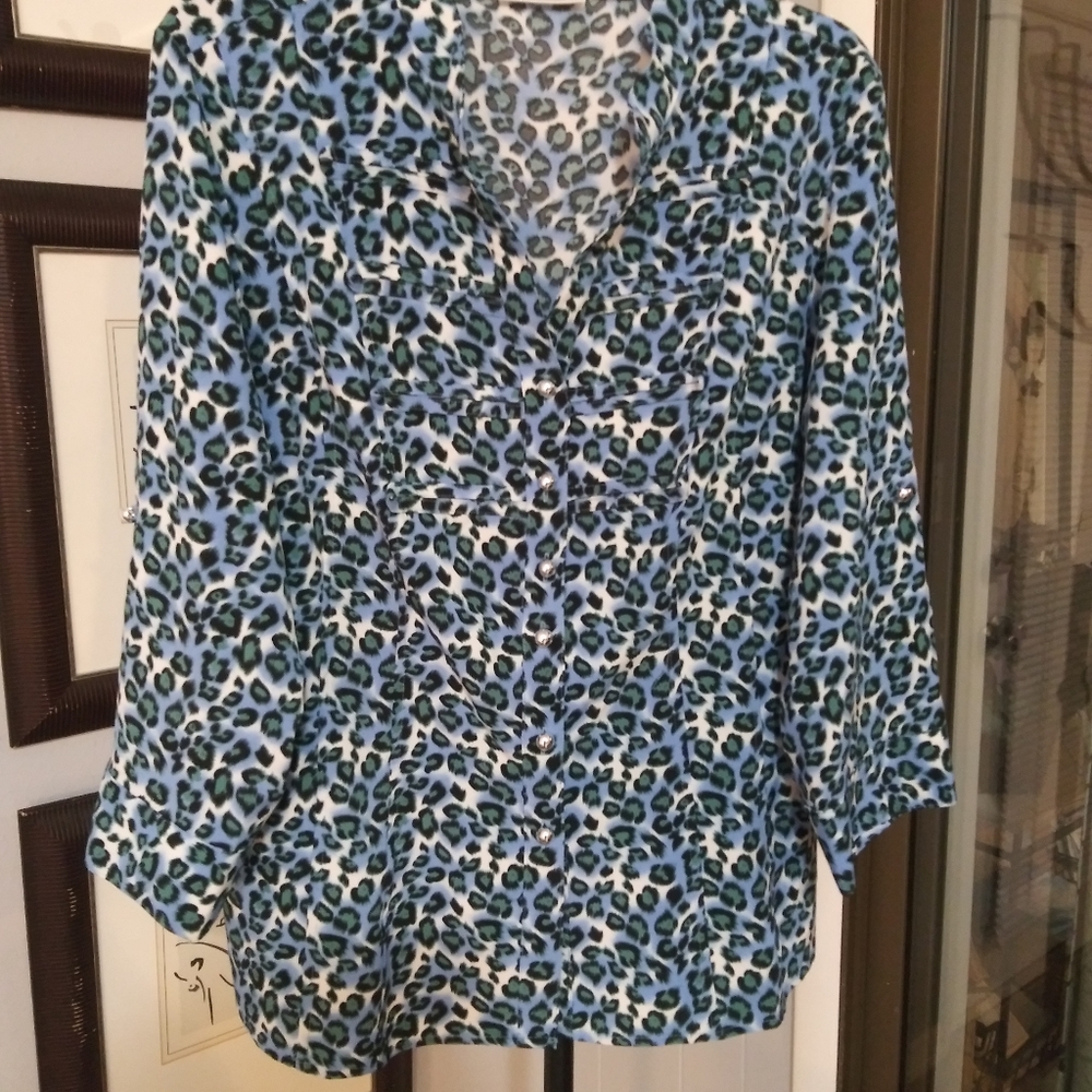 Great fashionable top button closure